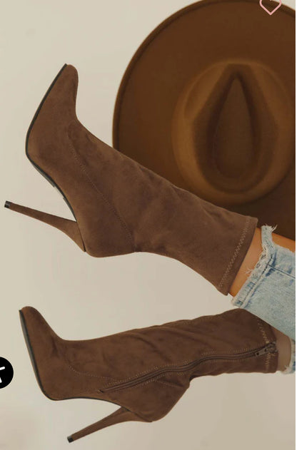 Botín tacón delgado