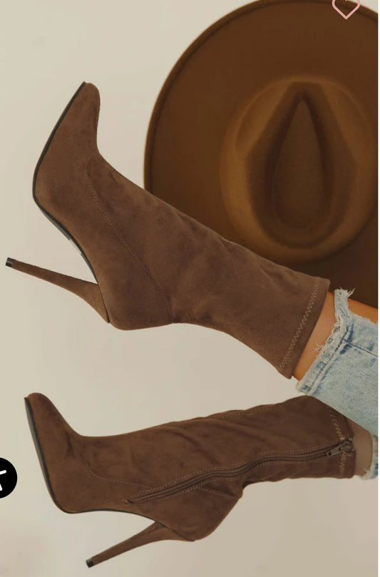 Botín tacón delgado