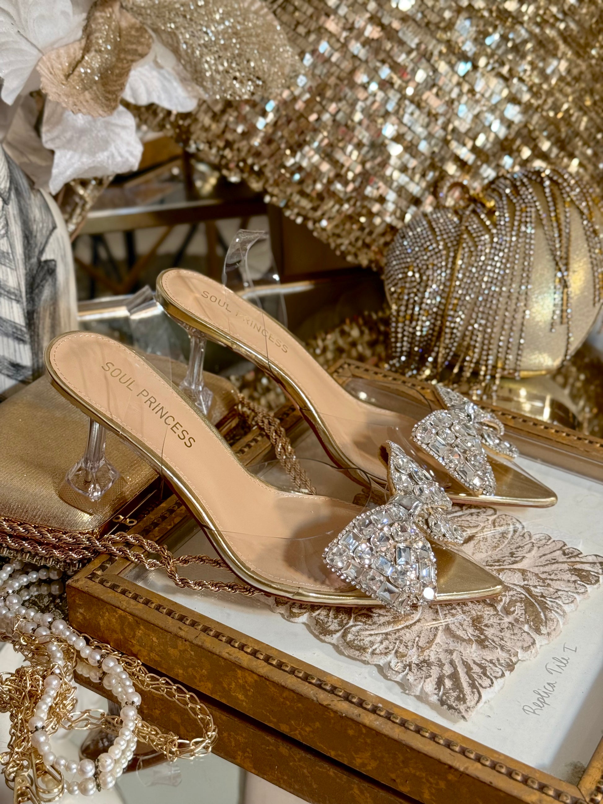 Zapatilla moño y piedras Dorado1